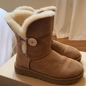 UGG Bailey button II